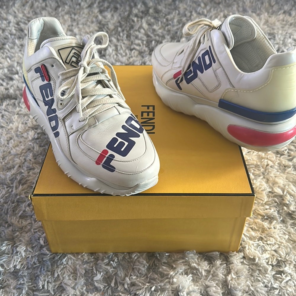 FENDI Men’s Sneaker. Size Men’s US9. Crème/Red/Blue